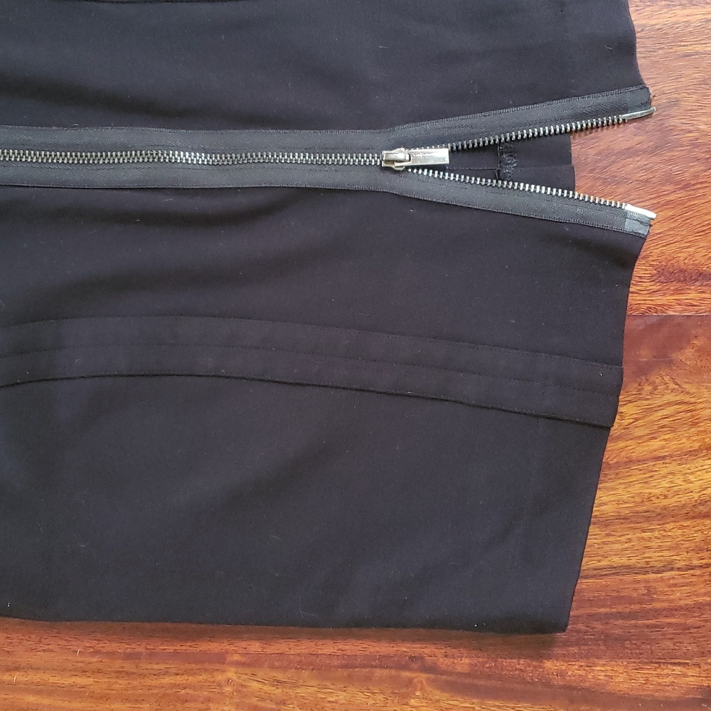 BCBGMAXAZRIA Black Structured Pencil Skirt Exposed Back Zipper Minimalist SMALL - Picture 10 of 14